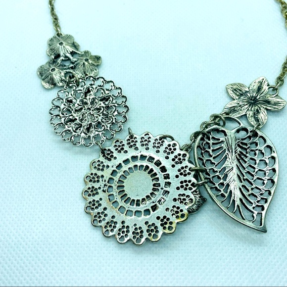 Premier Designs Silver Botanical Flower Floral Statement Necklace - Picture 7 of 7